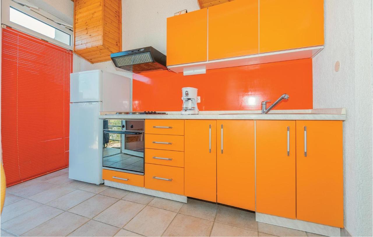 Lovely Apartment In Rogoznica With Wifi Luaran gambar