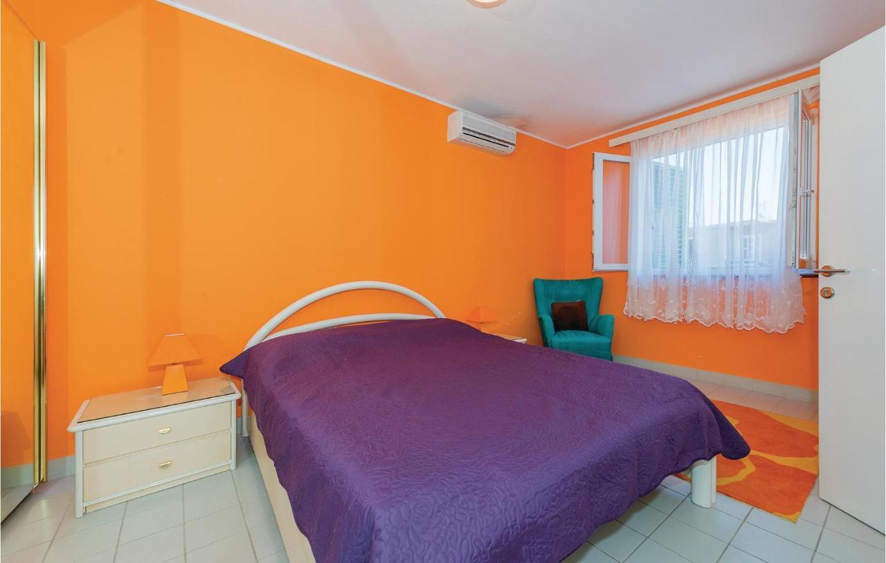 Lovely Apartment In Rogoznica With Wifi Luaran gambar