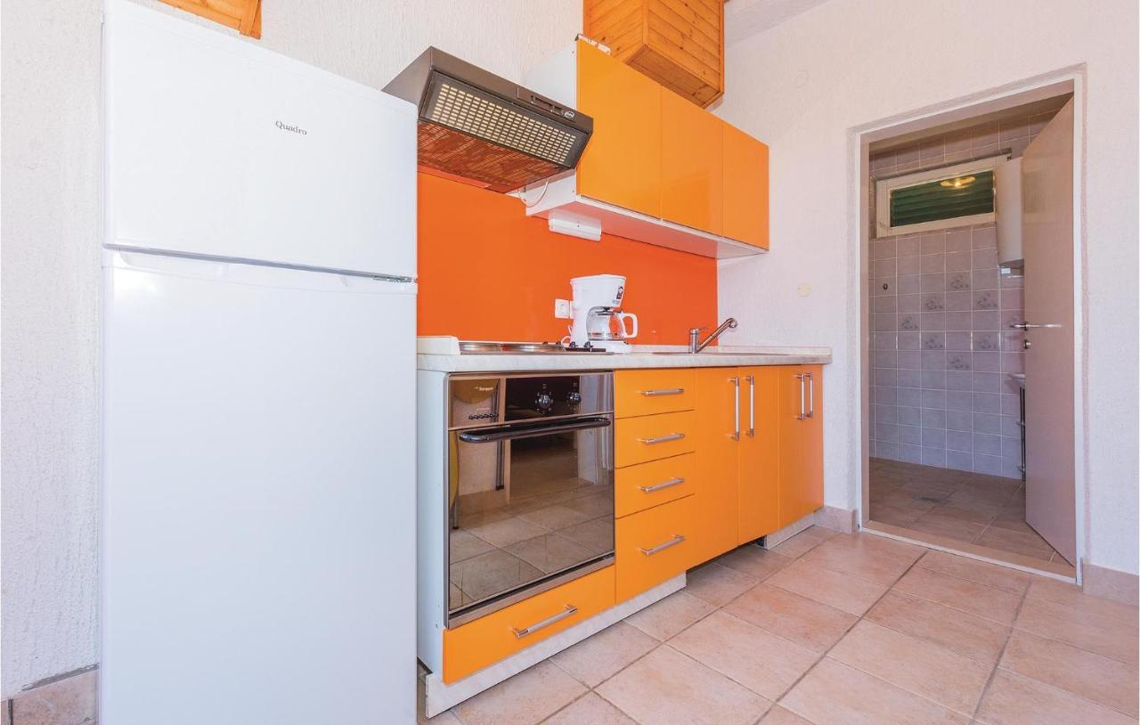 Lovely Apartment In Rogoznica With Wifi Luaran gambar