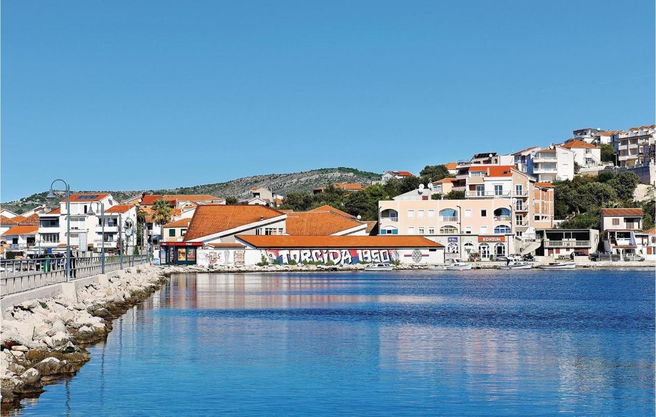 Lovely Apartment In Rogoznica With Wifi Luaran gambar