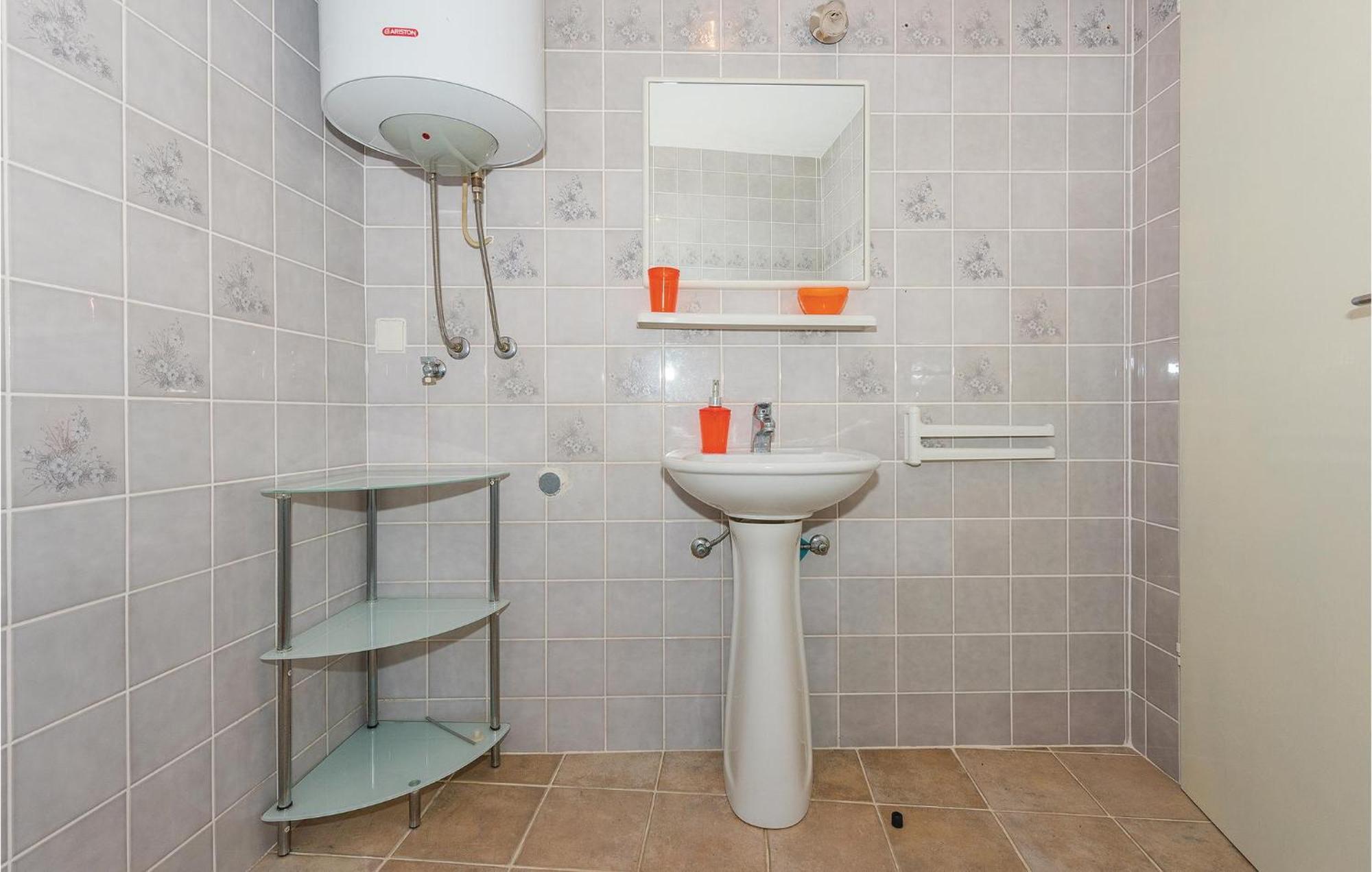 Lovely Apartment In Rogoznica With Wifi Luaran gambar