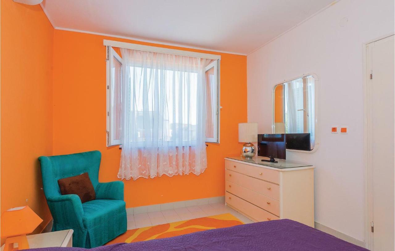 Lovely Apartment In Rogoznica With Wifi Luaran gambar